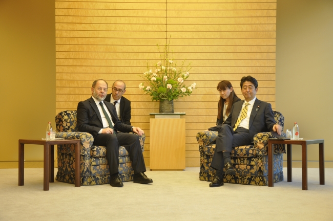 Başbakan Yardımcısı Akdağ, Japonya Başbakan Abe ile görüştü
